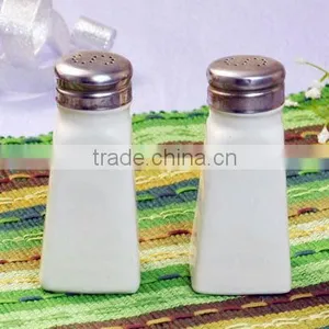 Ceramic Salt & Pepper Shaker Set, Salt and Paper Shaker, Black and White Salt and Pepper Shaker thumbnail-3