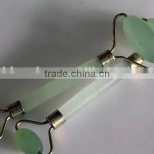 Jade Roller Massager thumbnail-4