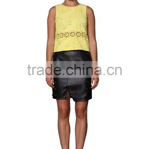 Women Yellow Sleevesless Round Neck Lace Tops thumbnail-2