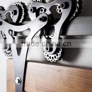 China Supplier Double Triangle Roller Hanger Quality Choice thumbnail-1