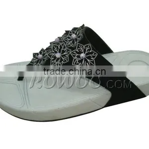 Slippers With Flowers Ornament thumbnail-1