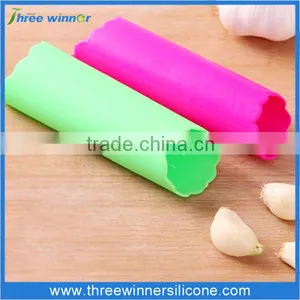 Food Grade Fruits and Vegetables Custom Roller Silicone Garlic Peeler thumbnail-2