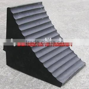 Heavy Duty Rubber Wheel Chock thumbnail-2