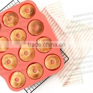 Hot Selling 12 Cup BPA Free Non-stick Silicone Muffin Pan Baking Pan thumbnail-3