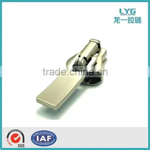 Single Lock OEM Price Zipper Slider for Luggage thumbnail-1