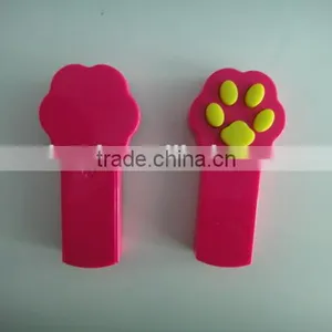 Interactive Laser Pointer WIN-1923 Paw Shaped Red Dot Laser Beam Laser Pointer Flexible Led Light thumbnail-1