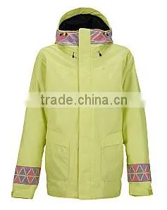 Woman Wear Adventure Wearing Snow Ski Jackets thumbnail-1