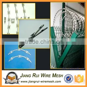 Hot-dipped Galvanized Surface Treatment Iron Wire Barbed Wire thumbnail-4