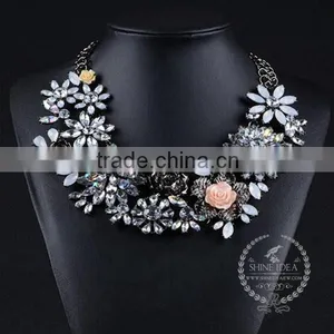 High Quality Vintage Rhinestone Flower Chunky Statement Necklace Tin Alloy Fashion Women Pendant Necklace 6390078 thumbnail-2