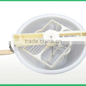 2016 Chinese Hot Sale Non-pollution No Crevice 2 Frame Plastic Honey Extractor With Flow Closure thumbnail-2