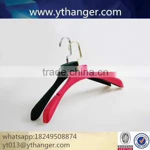 CY-611 Custom Brand Logo Flocking Coat Plastic Hanger Clothes Velvet Plastic Hanger thumbnail-1