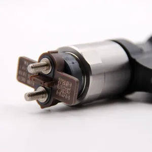 High Quality Engine Spares Common Rail Fuel Injector 23670-30050 thumbnail-2