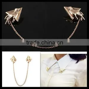 Punk Metal Quality Gold Hand Brooch Shirt Collar Buckle Cardigan Clips Collar Sweater Guard thumbnail-2