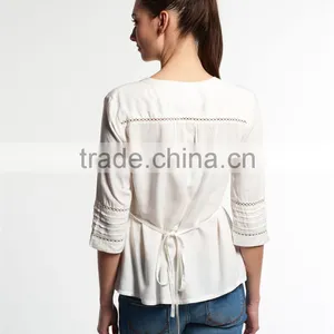 2016 Guangzhou Shandao OEM/ODM Custom Design Women Autumn 3/4 Sleeve V Neck Ruffle Bottom Cotton White Tops thumbnail-2
