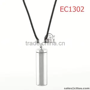 Gold Heart Pendant Locket Necklaces thumbnail-1