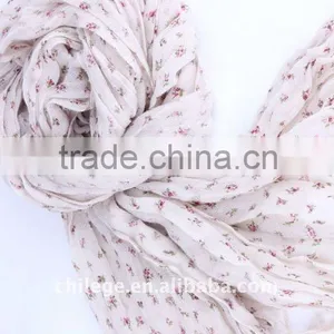 Scarf With Pendant thumbnail-1