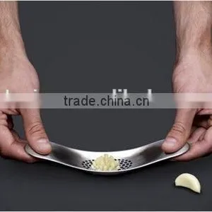 Stainless Steel Garlic Press/ Garlic Crusher/ Garlic Rocker thumbnail-5