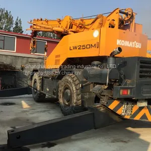 USED KOMATSU 25TON ROUGH TERRAIN CRANE thumbnail-1