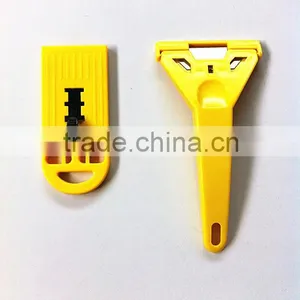 Plastic Ice Scraper With Steel Blade thumbnail-2