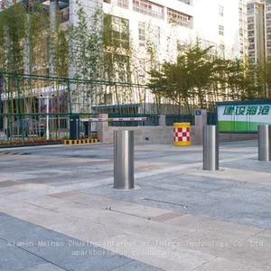 UPARK Heavy Duty Fixed Barrier Bollard With LED Light for Mall Entrance Pedestrian Warning Bollards thumbnail-1