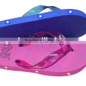 Hot Selling Colorful Comfortable Led Flashing Flip Flops thumbnail-2