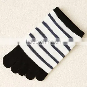 Japanese OEM Custom Design Mature High Quality Lovely Girls Blue Stripes Organic Cotton Knitting Five Fingers Sox thumbnail-3
