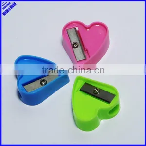 One Hole Plastic Novelty Heart Shaped Pencil Sharpener thumbnail-4