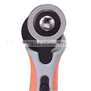 RC-6 NEW ROTARY CUTTER WITH CUSHION GRIP 28mm thumbnail-4