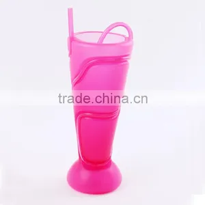 New Design Colorful Plastic Cups With Straw thumbnail-3