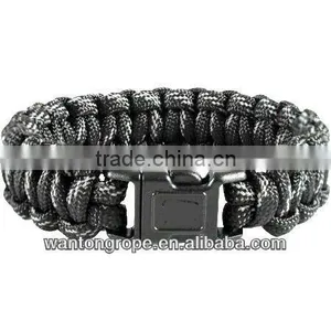 How To Make A Paracord Bracelet thumbnail-1