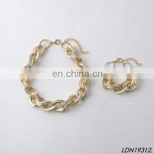 Chunky Link Chain Necklace thumbnail-2