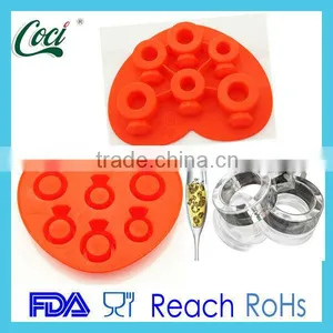 Creative Design With Ring Shape Ice Cube Tray thumbnail-1