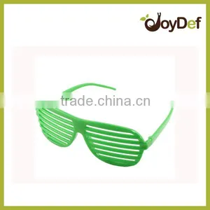 The Wholesale High Quality Cheap Natural Price Eco-friendly Pinhole Sunglasses thumbnail-1