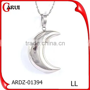 Classical French China Couple Broken Moon Pendant thumbnail-3