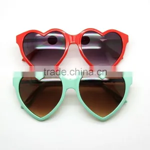Quality Fashion Heart Sharp Sunglasses thumbnail-6