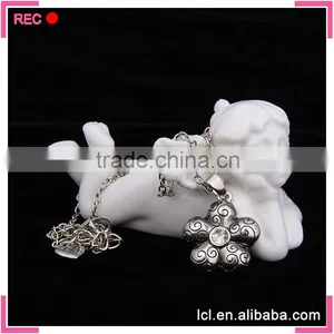 Fashionable New Design Necklace, Flowers Shaped Charm Necklace Designs thumbnail-5