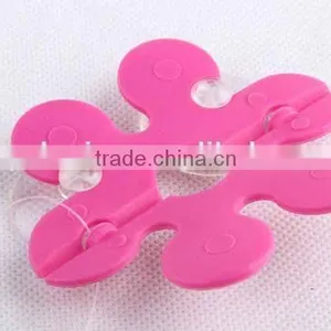 Flower Shaped With Two Suckers Folding Toothbrush Holder thumbnail-3