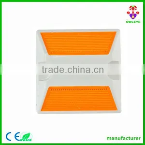 Reflective Plastic Road Stud for Roadway Safety thumbnail-2