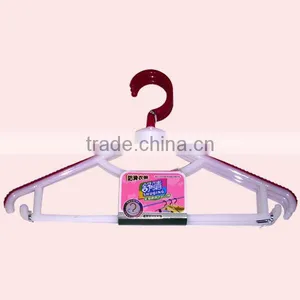 3Pcs Plastic Coat Hangers thumbnail-1