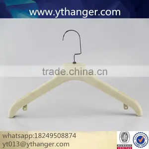 CY-626 Grey Suit Velvet Hanger on Shoulder Flocking Velvet Hanger for Wholesale Clothes thumbnail-2