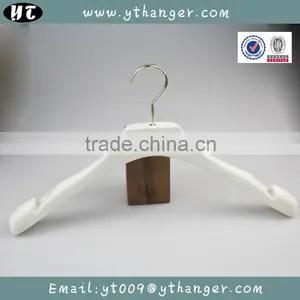 HA7063 Lotus Wood Notched Hanger Men Jackets Heavy Duty Hanger Supplier's Choice thumbnail-5