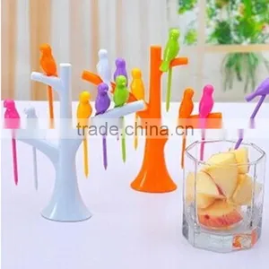 New Style Rainbow Colors Cute Bird Plastic Fruit Fork Set thumbnail-3