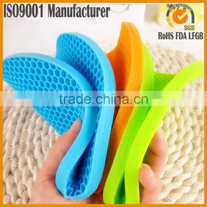 Heat Resistant Silicone Pot Lid Holder thumbnail-2