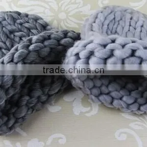 2015 Popular Super Chunky Thick Yarn for Quick Knitting Hat in Solid Color thumbnail-2
