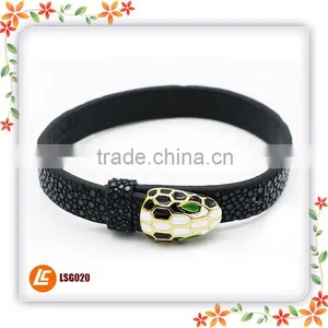 China Supplier Italian Metal Carved Tatoo Leather Bracelets for Men thumbnail-3