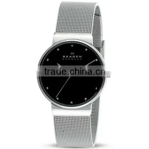 Unisex Alloy Bullet Band Black Watches With Stainless Steel Back Cover thumbnail-1