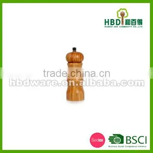 Wooden Pepper Mill and Shaker Set thumbnail-2