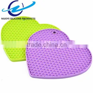 Cellular Silicone Coaster Silicone Table Placemats Heart Shape Coaster Mats OnThe Table In Kitchen thumbnail-1
