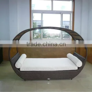 Rattan Daybed With Canopy thumbnail-2