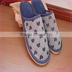 Favorite Mini Hearts Indoor Slippers for Men and Women Hot Selling Home Slipper thumbnail-1